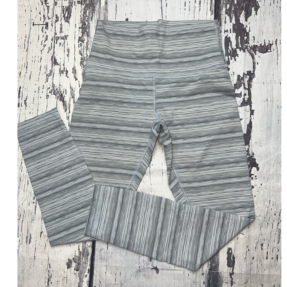 Lululemon - Grey/White wee are from space stripe - 7/8 length - Size 6